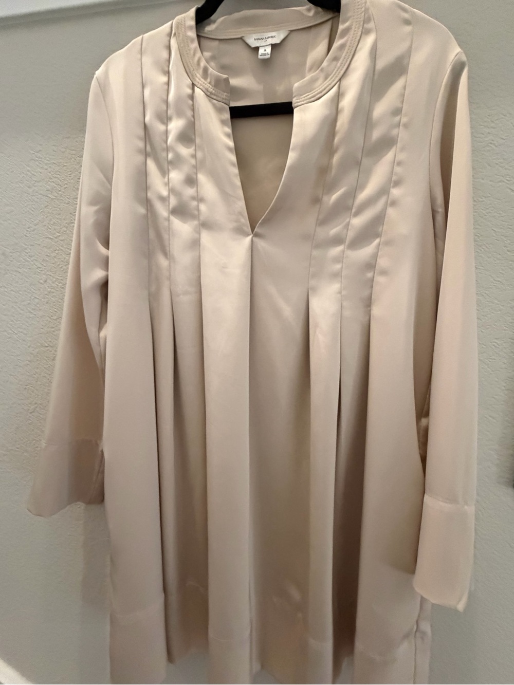 Banana Republic Light Cream Long Sleeve Pleated V-Neck Dress